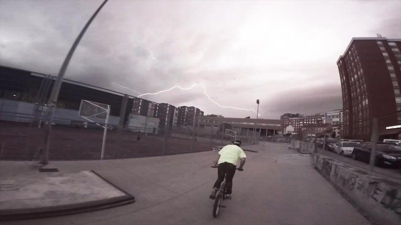 BMX | LIGHTNING RIDE